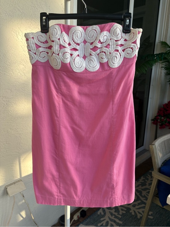Lilly Pulitzer Dresses & Skirts - Lilly Pulitzer Strapless Pink Dress with white crochet lace trim